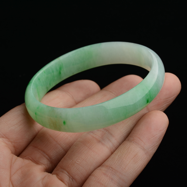(超值推荐)糯冰种飘翠贵妃镯(54mm-49.5mm)