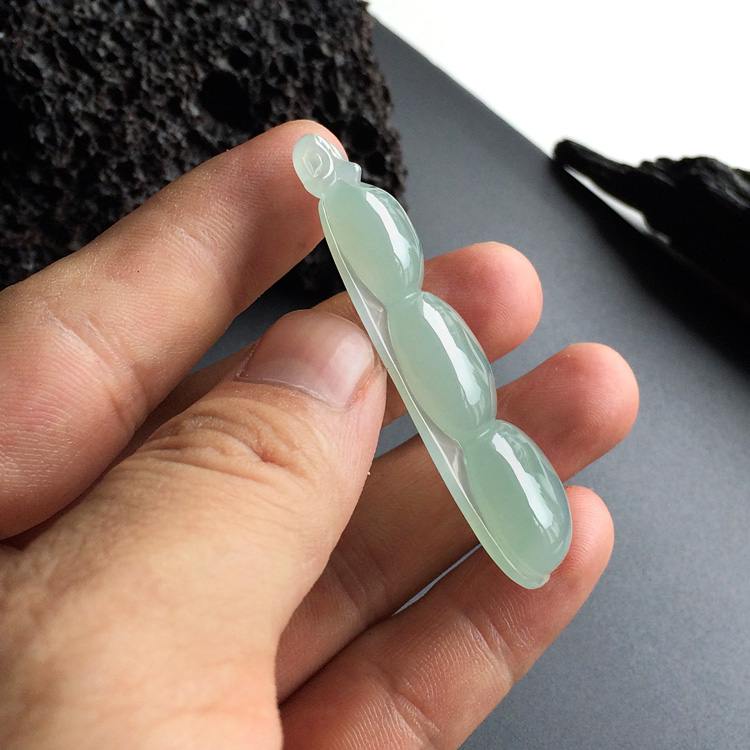 糯冰种晴水四季豆挂件