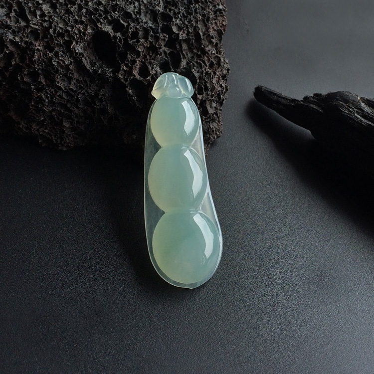 糯冰种晴水四季豆挂件