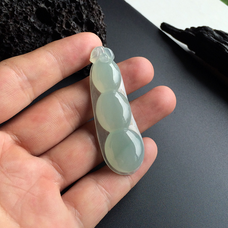糯冰种晴水四季豆挂件