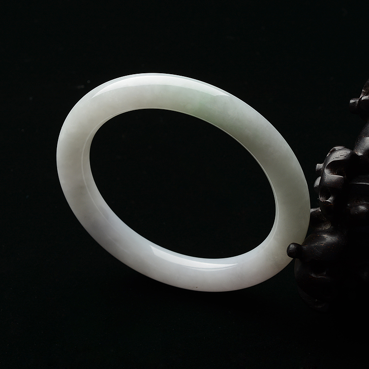 (超值推荐)糯冰种淡晴水圆条手镯(56.8mm)