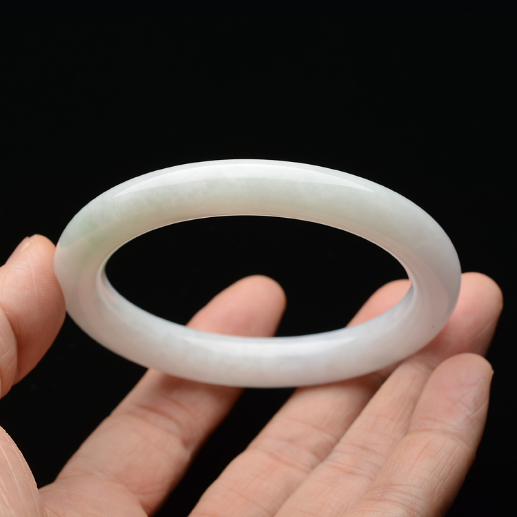 (超值推荐)糯冰种淡晴水圆条手镯(56.8mm)