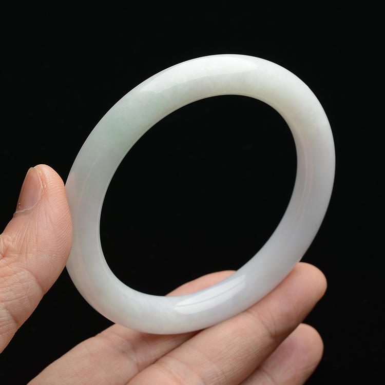 (超值推荐)糯冰种淡晴水圆条手镯(56.8mm)