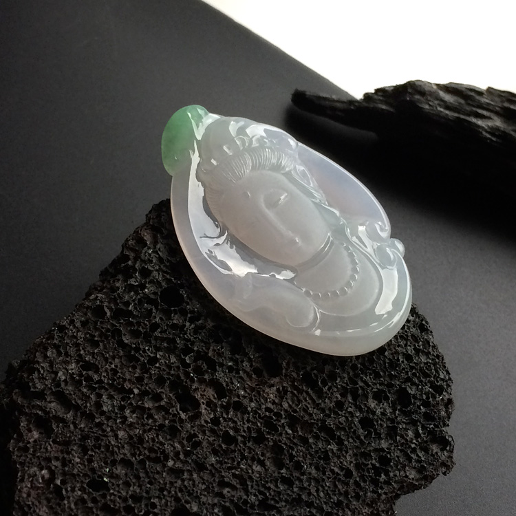 (超值推荐)糯冰种略飘翠观音头挂件