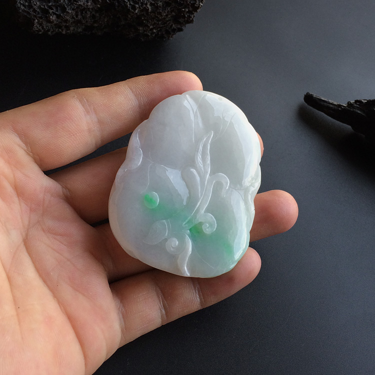 （超值推荐）糯冰种飘翠玉兔挂件