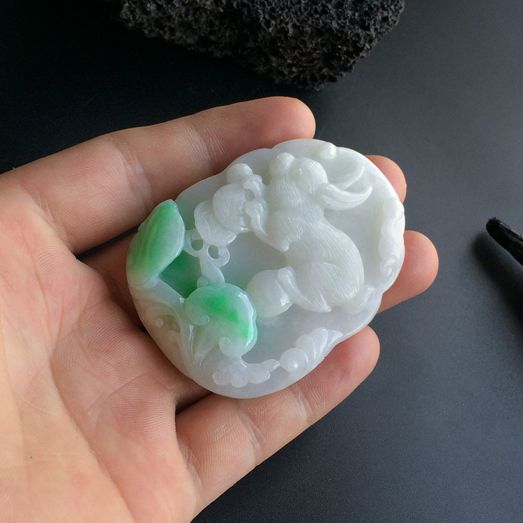 （超值推荐）糯冰种飘翠玉兔挂件