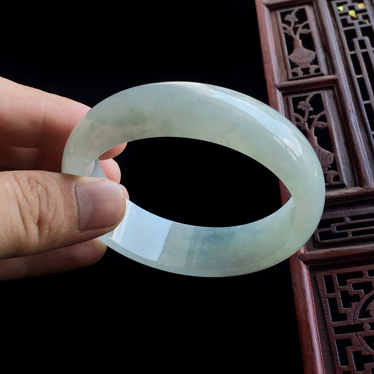(超值推荐)糯冰种晴水手镯(59mm)