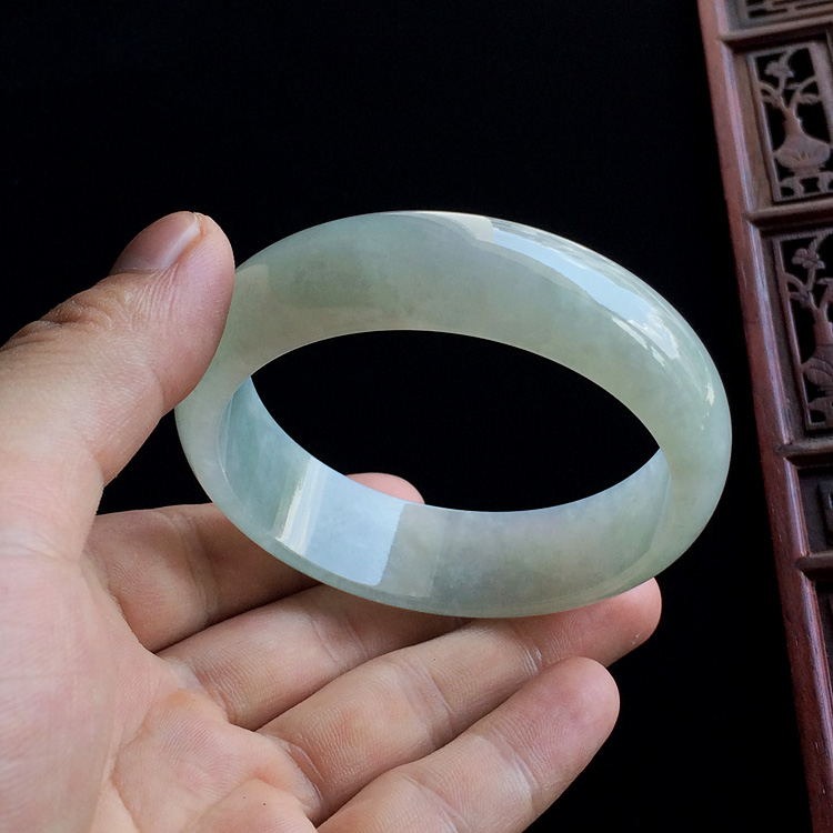 (超值推荐)糯冰种晴水手镯(59mm)