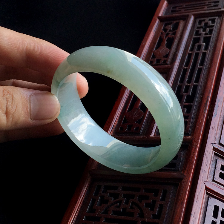 (超值推荐)糯冰种晴水飘花手镯(55.5mm)