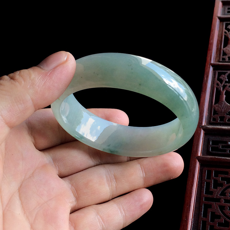 (超值推荐)糯冰种晴水飘花手镯(55.5mm)