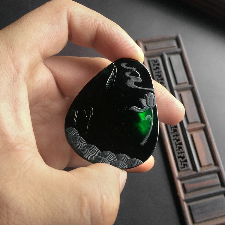 冰种墨翠大势至菩萨挂件