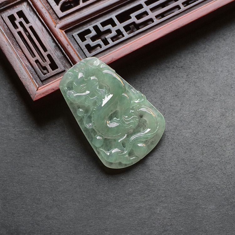 (超值推荐)冰种飘花龙牌挂件
