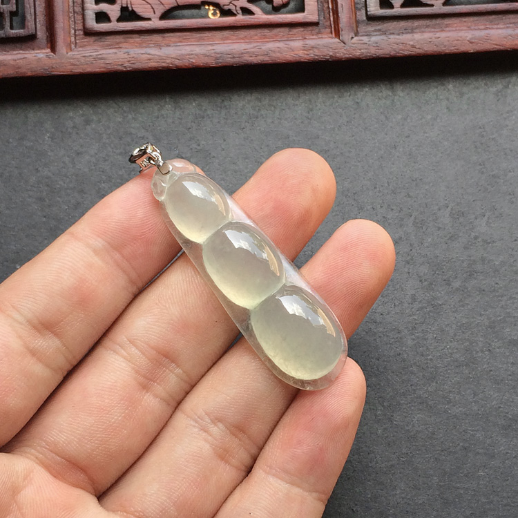 冰种淡晴水四季豆挂件