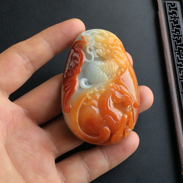 糯冰种红黄翡龙马精神挂件
