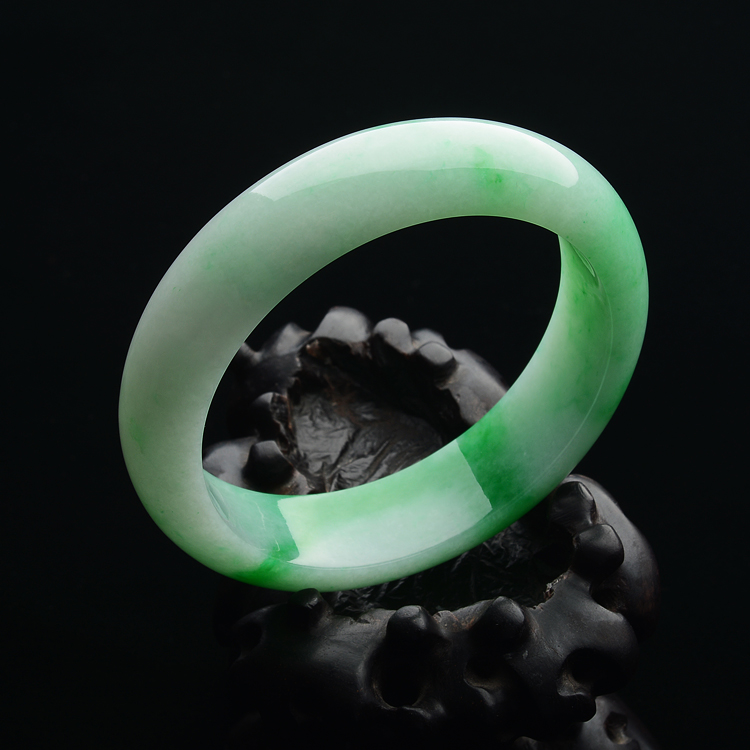 (超值推荐)糯冰种飘阳绿手镯(55.3mm)
