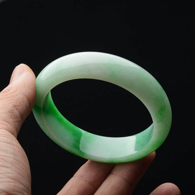 (超值推荐)糯冰种飘阳绿手镯(55.3mm)