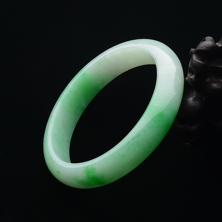 (超值推荐)糯冰种飘翠手镯(56.4mm)