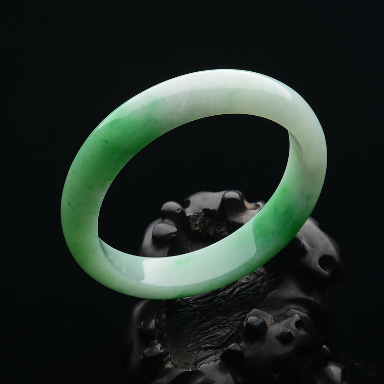 (超值推荐)糯冰种飘翠手镯(56.4mm)