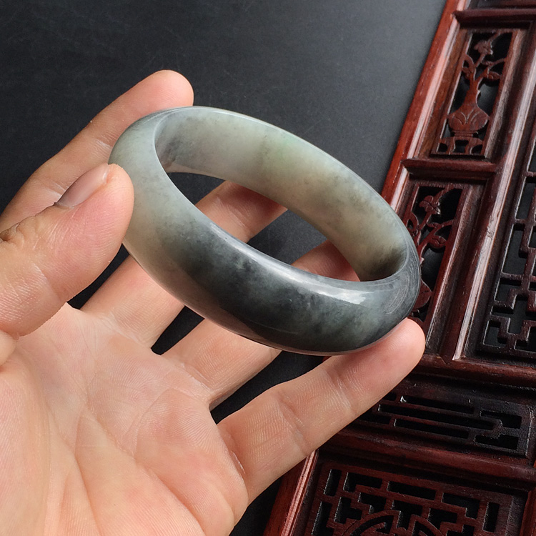 (超值推荐)糯冰种墨色手镯(59mm)