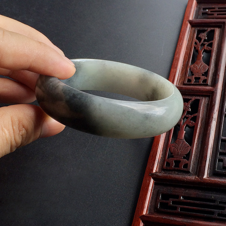 (超值推荐)糯冰种墨色手镯(59mm)