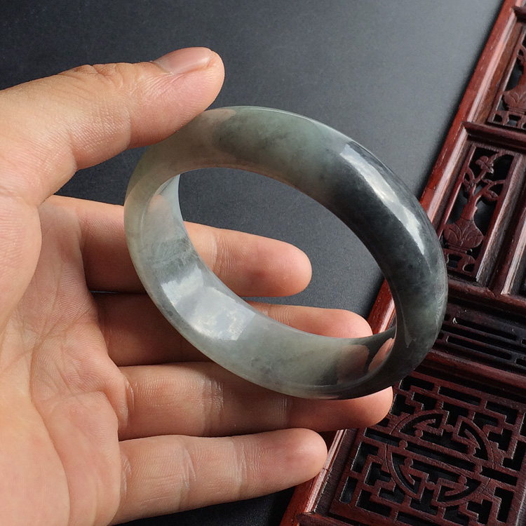(超值推荐)糯冰种墨色手镯(59mm)