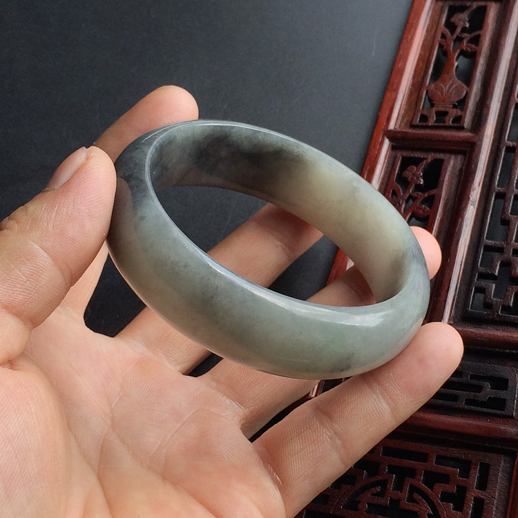 (超值推荐)糯冰种墨色手镯(59mm)