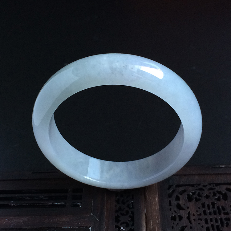 （超值推荐）糯冰种淡紫罗兰手镯（57mm）