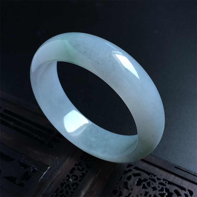 （超值推荐）糯冰种淡春带彩手镯（57mm）