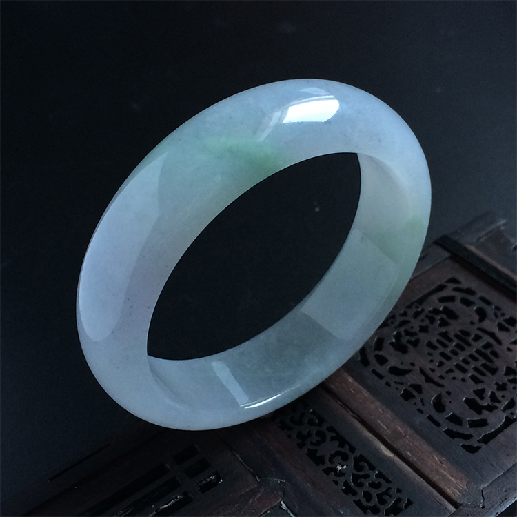 （超值推荐）糯冰种淡春带彩手镯（57mm）