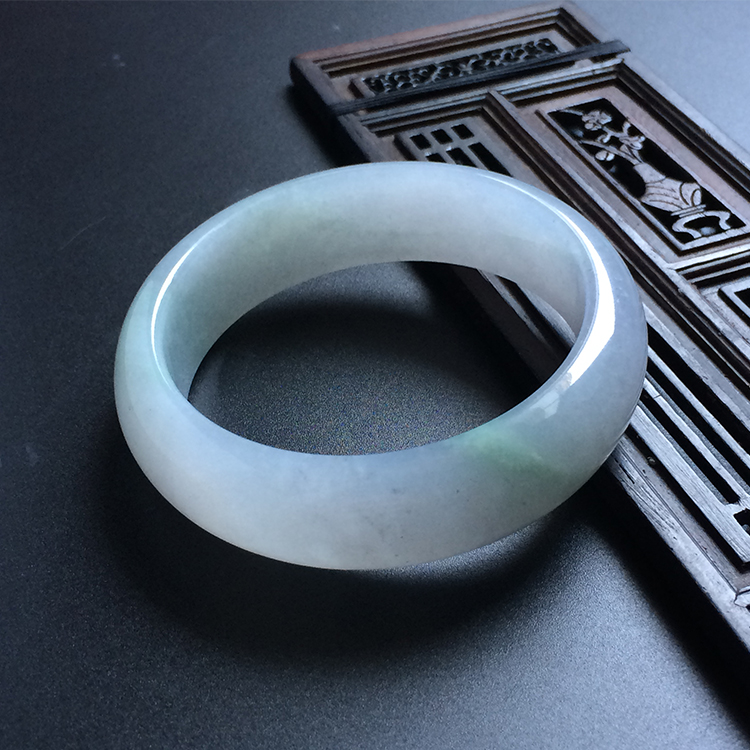 （超值推荐）糯冰种淡春带彩手镯（57mm）