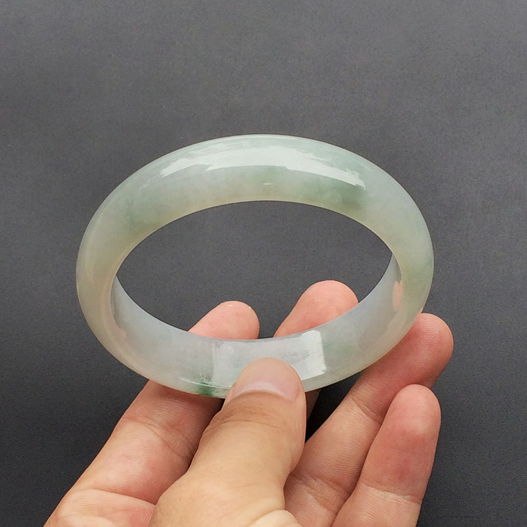 (超值推荐)糯冰种略飘花手镯(62.6mm)
