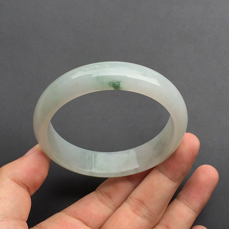 (超值推荐)糯冰种略飘花手镯(62.6mm)