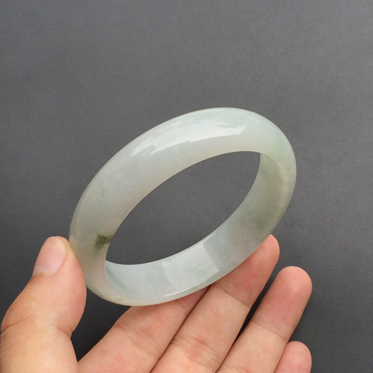 (超值推荐)糯冰种略飘花手镯(62.6mm)