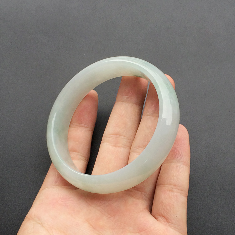 (超值推荐)糯冰种略飘花手镯(62.6mm)