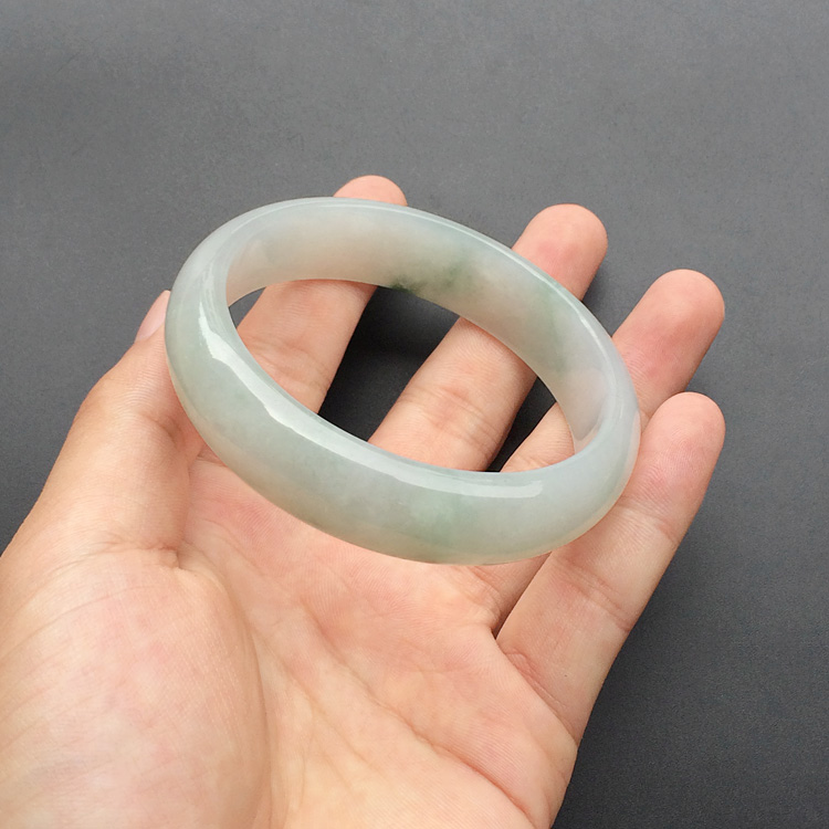 (超值推荐)糯冰种略飘花手镯(62.6mm)