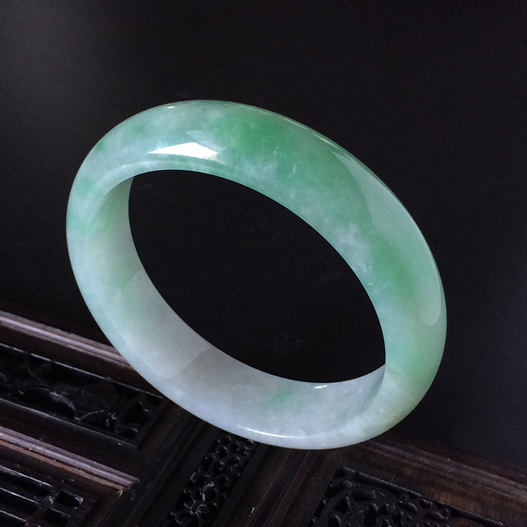 （超值推荐）糯冰种飘翠手镯（59mm）