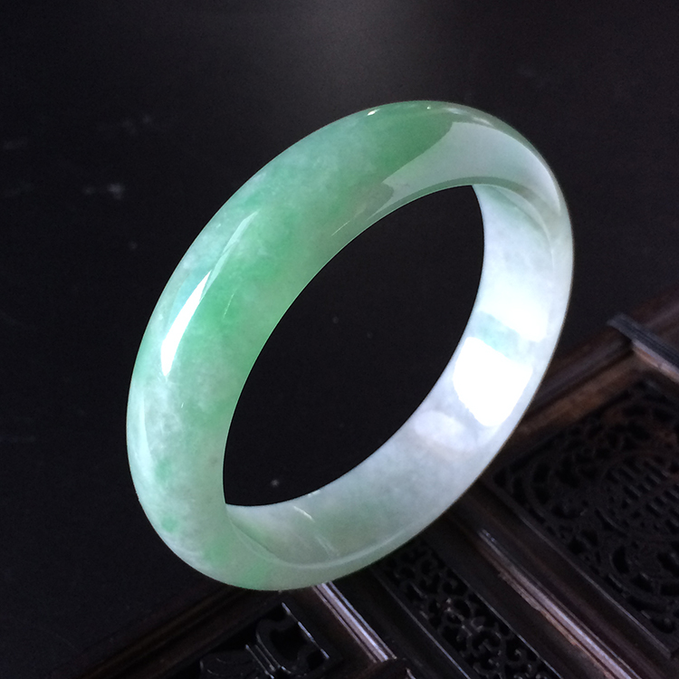 （超值推荐）糯冰种飘翠手镯（59mm）