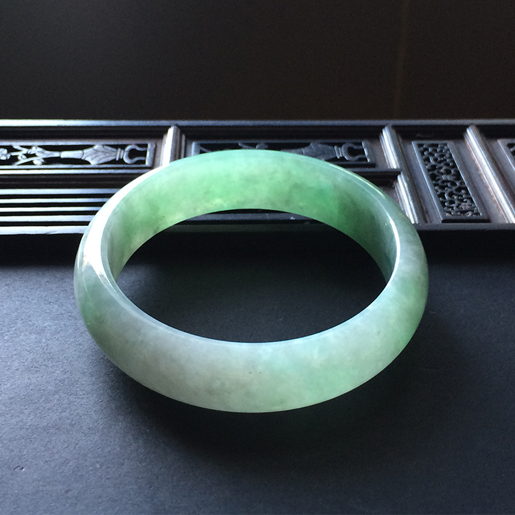 （超值推荐）糯冰种飘翠手镯（59mm）