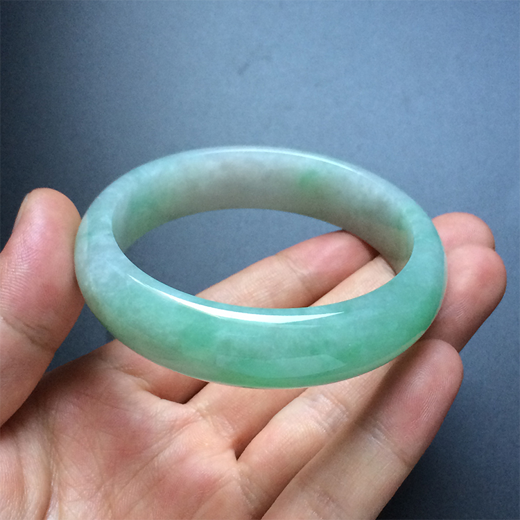 （超值推荐）糯冰种飘翠手镯（59mm）