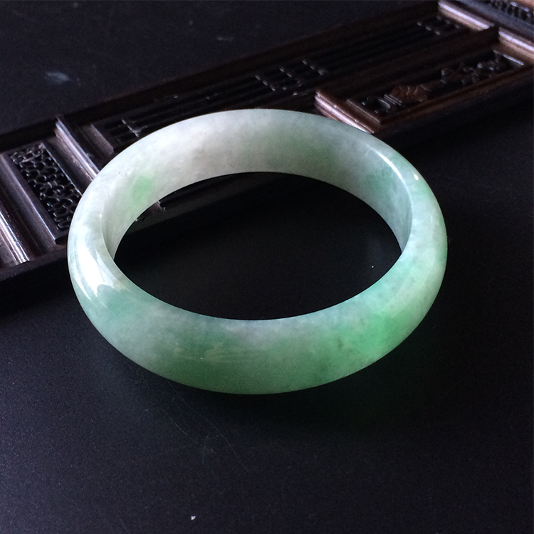 （超值推荐）糯冰种飘翠手镯（59mm）
