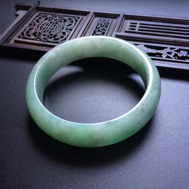 糯冰种飘翠手镯（58.1mm）