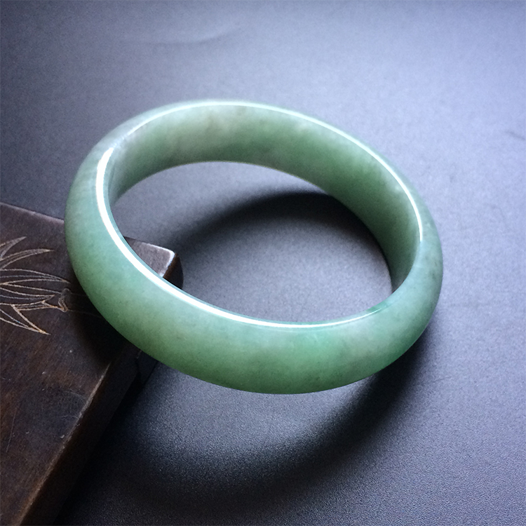 糯冰种飘翠手镯（58.1mm）