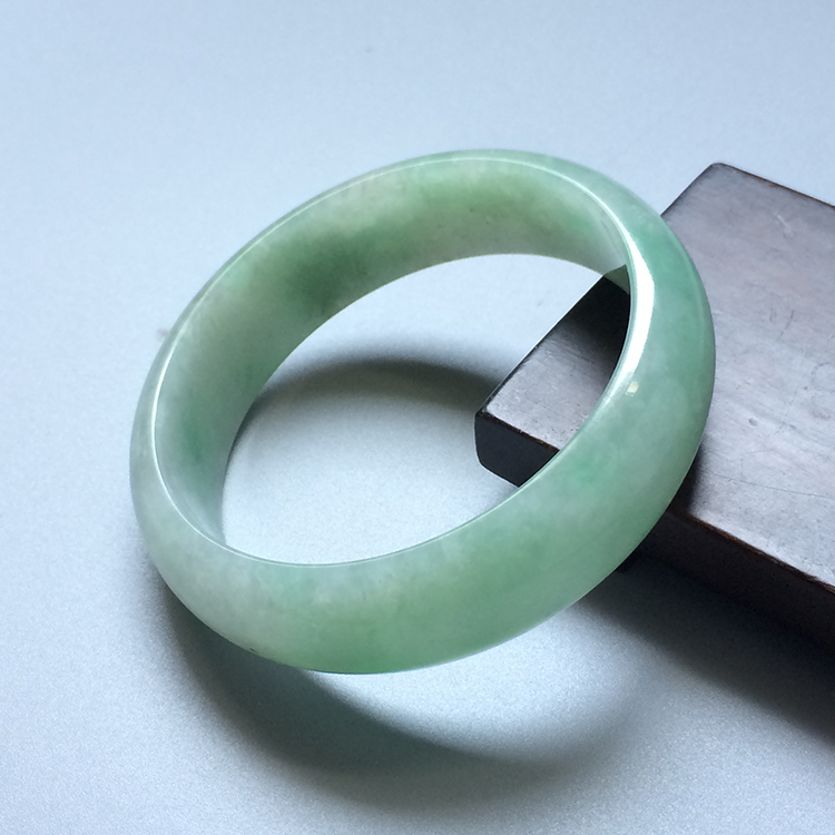 （超值推荐）糯冰种飘翠手镯（57mm）