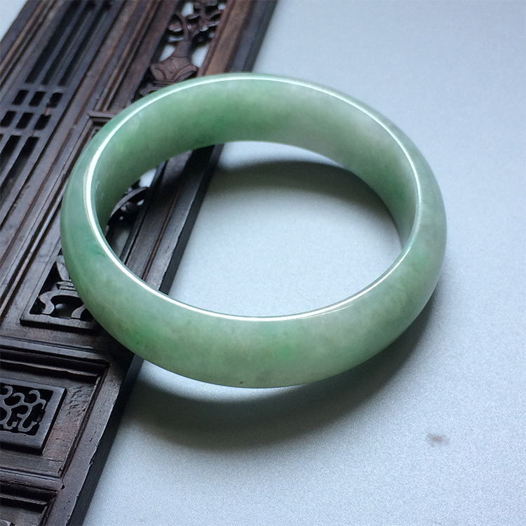 （超值推荐）糯冰种飘翠手镯（57mm）