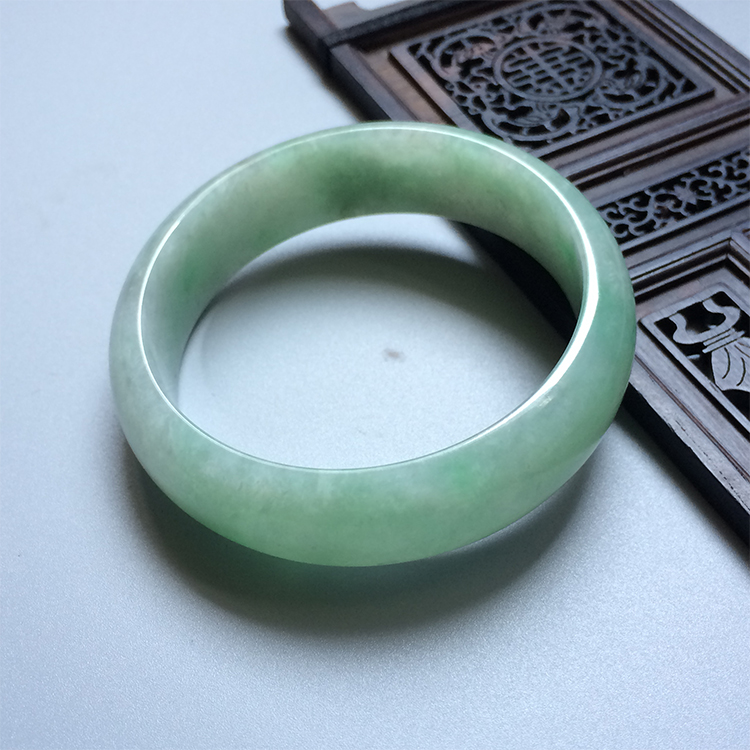 （超值推荐）糯冰种飘翠手镯（57mm）