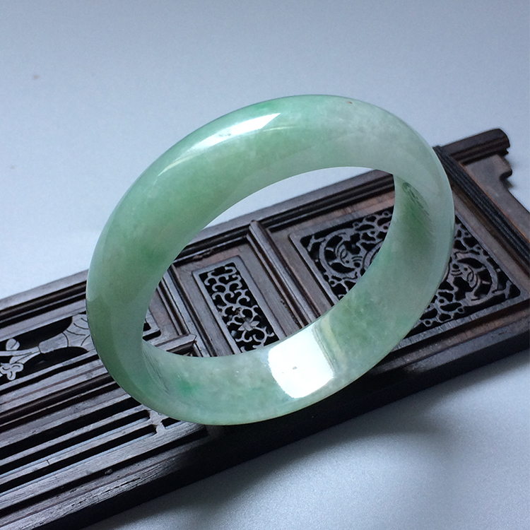 （超值推荐）糯冰种飘翠手镯（57mm）