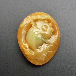 (超值推荐)糯冰种黄翡金鱼挂件