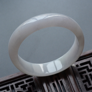 (超值推荐)糯冰种淡紫罗兰贵妃镯(57.3mm-50.5mm)