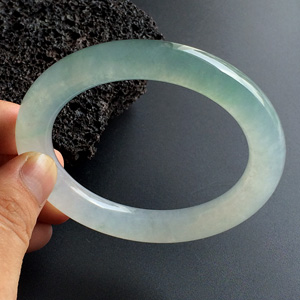 （超值推荐）冰种晴水略飘花圆条手镯（58.4mm）