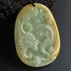 糯冰种黄翡飘花龙牌挂件